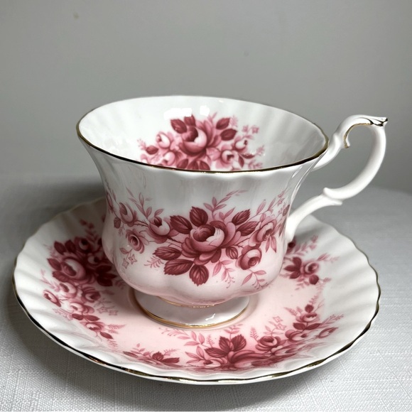 Royal Albert “Melody Series” Teacup and Saucer pink - Picture 1 of 4